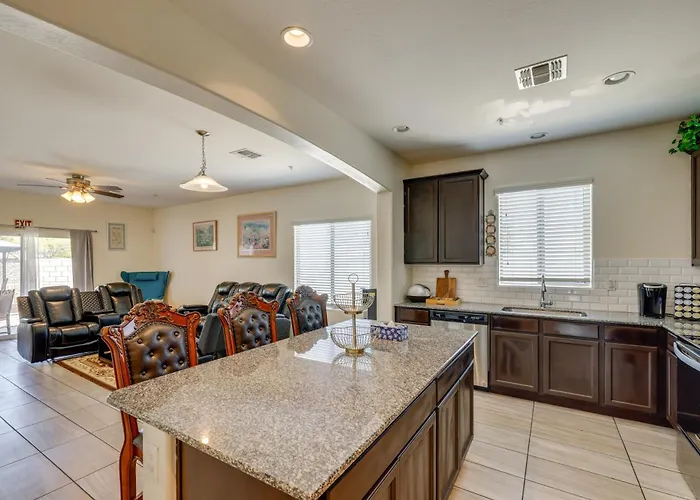 7 Mi To Dtwn: Spacious W/ Patio * Phoenix