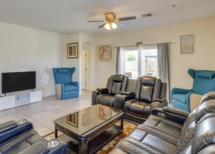 Holiday home 7 Mi To Dtwn: Spacious W/ Patio