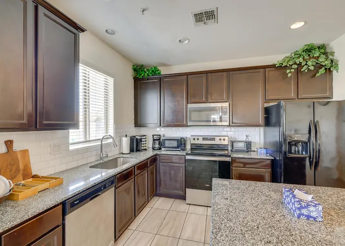 7 Mi To Dtwn: Spacious W/ Patio Holiday home Phoenix