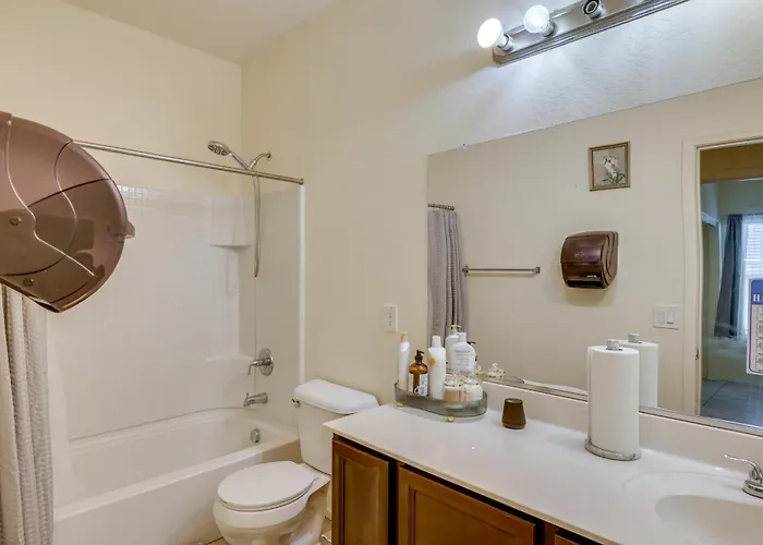 7 Mi To Dtwn: Spacious W/ Patio Phoenix
