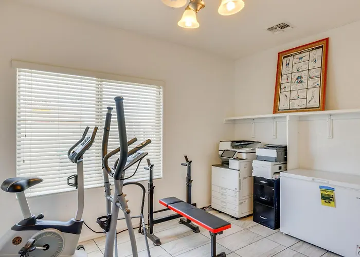Holiday home 7 Mi To Dtwn: Spacious W/ Patio *