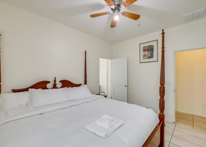 7 Mi To Dtwn: Spacious W/ Patio Holiday home