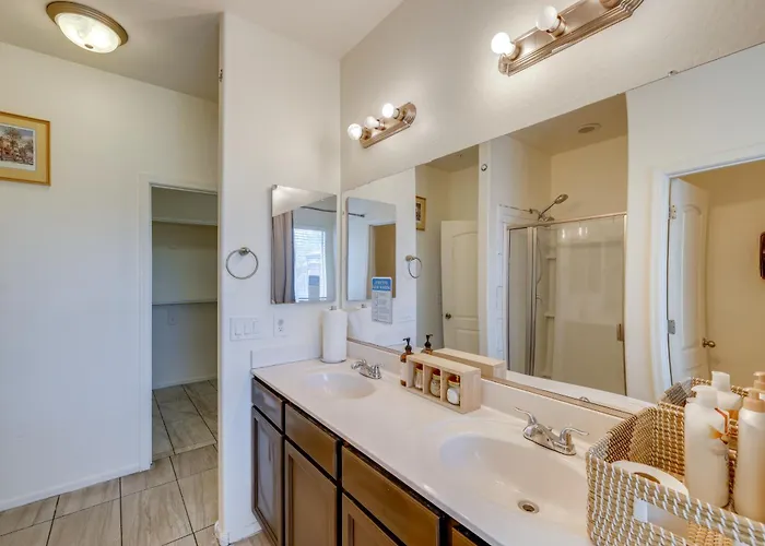 Holiday home 7 Mi To Dtwn: Spacious W/ Patio *