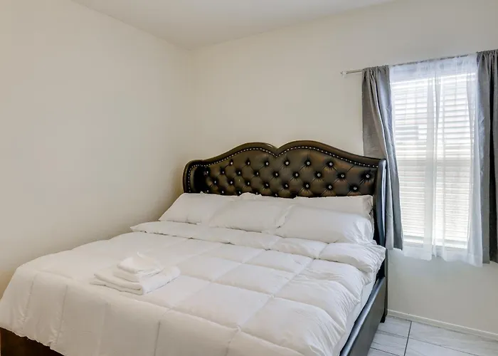 7 Mi To Dtwn: Spacious W/ Patio Holiday home *