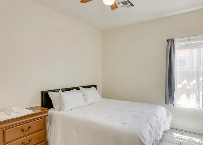 Holiday home 7 Mi To Dtwn: Spacious W/ Patio *