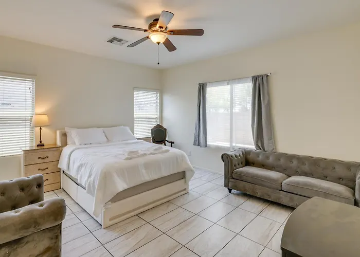 Holiday home 7 Mi To Dtwn: Spacious W/ Patio