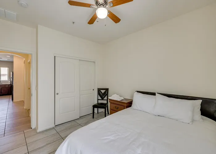 7 Mi To Dtwn: Spacious W/ Patio Holiday home Phoenix