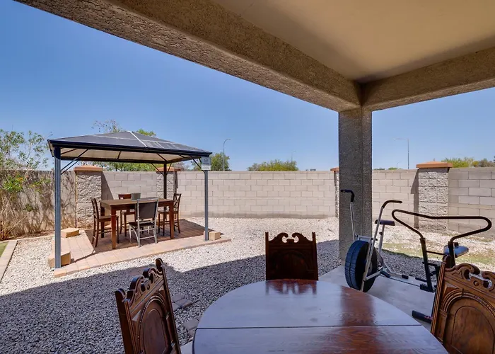 7 Mi To Dtwn: Spacious W/ Patio