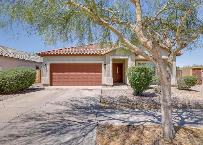 Holiday home 7 Mi To Dtwn: Spacious W/ Patio Phoenix